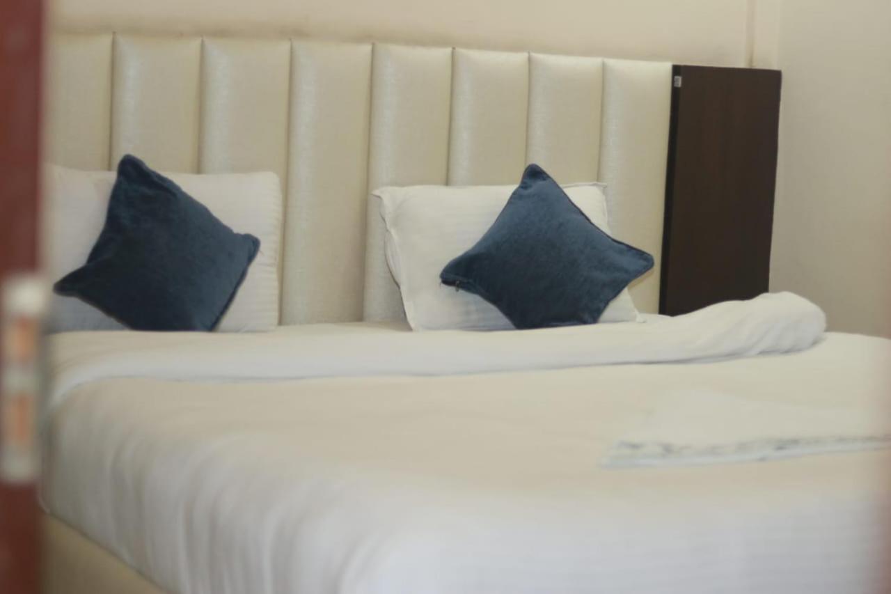 Hotel Sara Pvt Ltd Janakpur Buitenkant foto